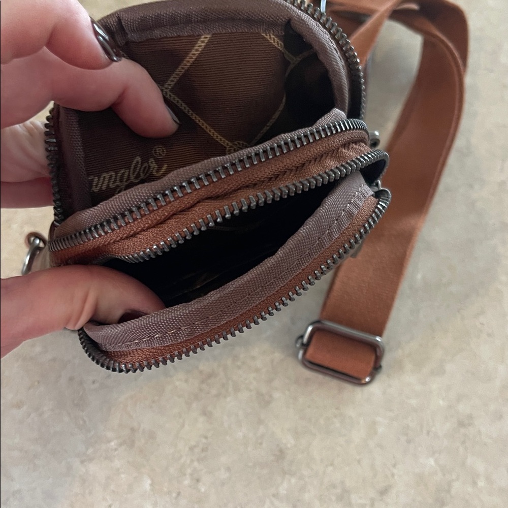 Wrangler Brown Crossbody Bag - Picture 2 of 5